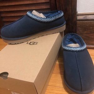 UGG Women’s Navy Blue Tasman bootie